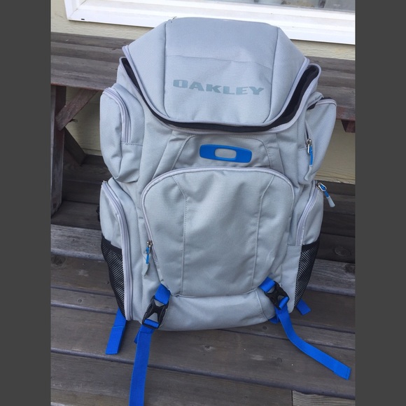 oakley wet dry backpack